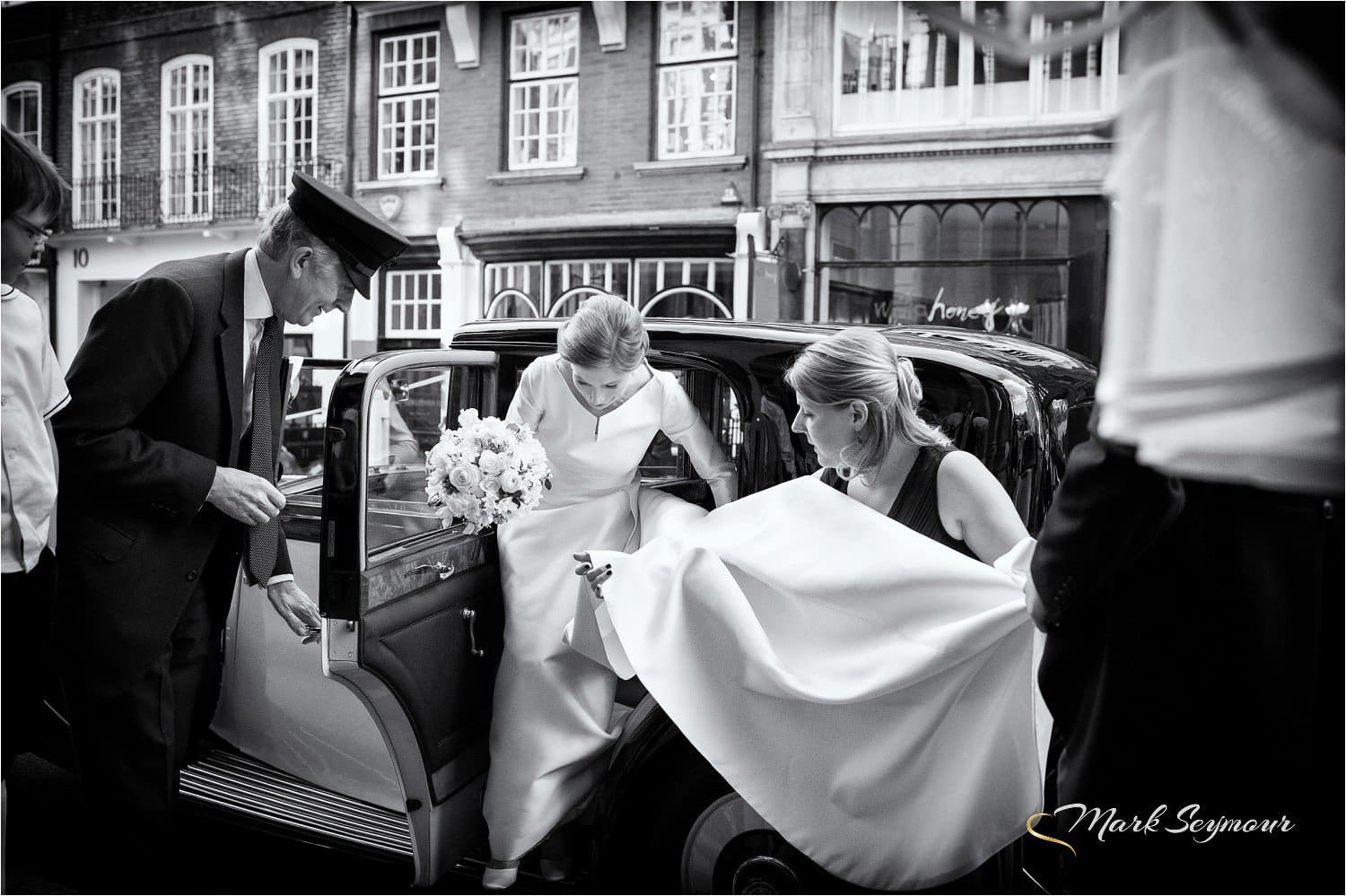 The Bride arrives at Church